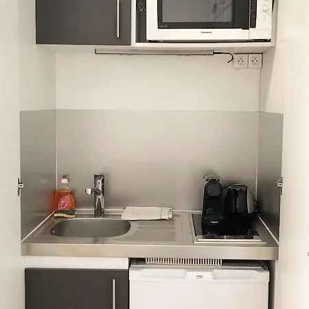 Cozy Studio/ 15min Ladefense/20min Champs Elysees 公寓 塞纳河畔讷伊